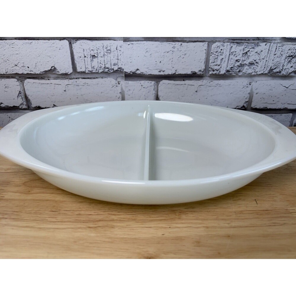 Vintage White Pyrex Divided Casserole Dish 1.5 Qt #1063  Mint